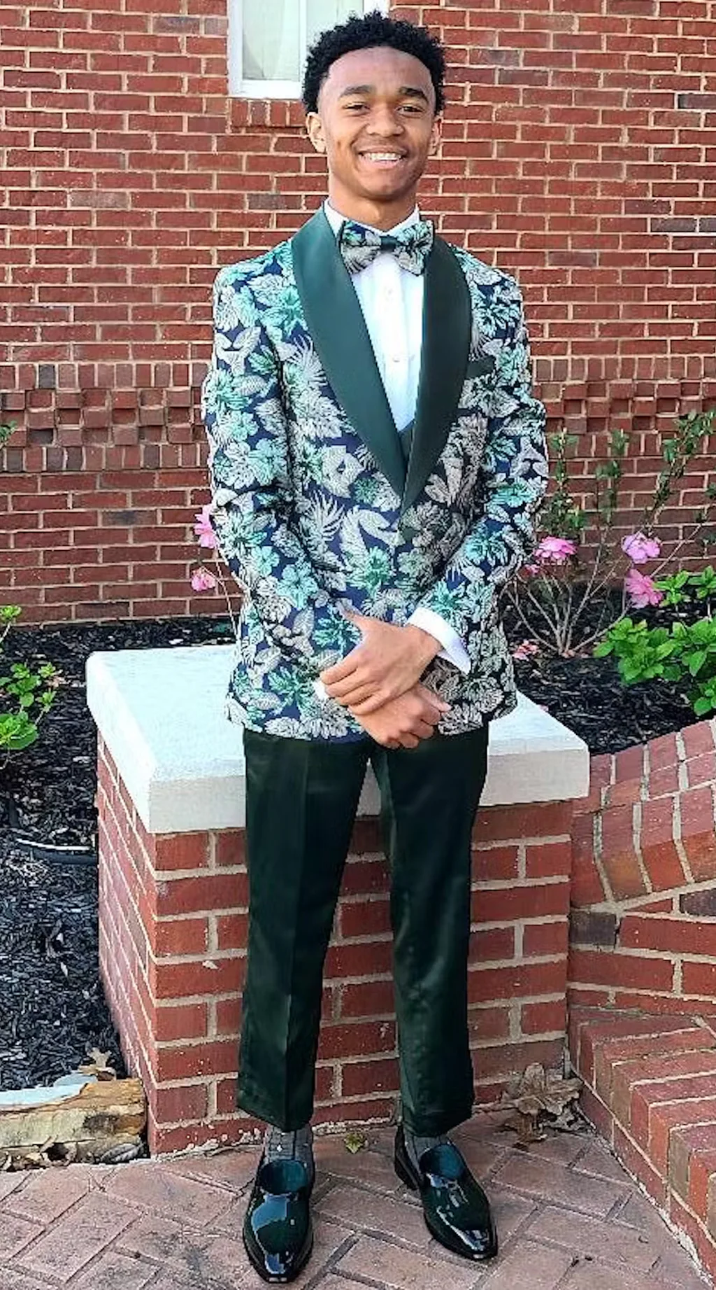 Men's Slim Fit One Button Vested Paisley Shawl Lapel Prom Tuxedo in Hunter Green - Image 3