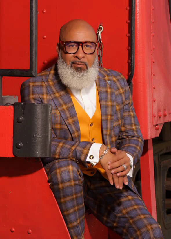 Men's Stacy Adams Bold Windowpane Plaid Print Vested Suit in Grey & Gold - Image 7