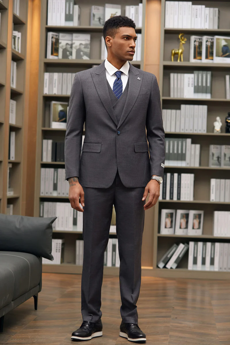 Men's Stacy Adams Vested One Button Peak Lapel Designer Suit in Charcoal Grey - Image 2