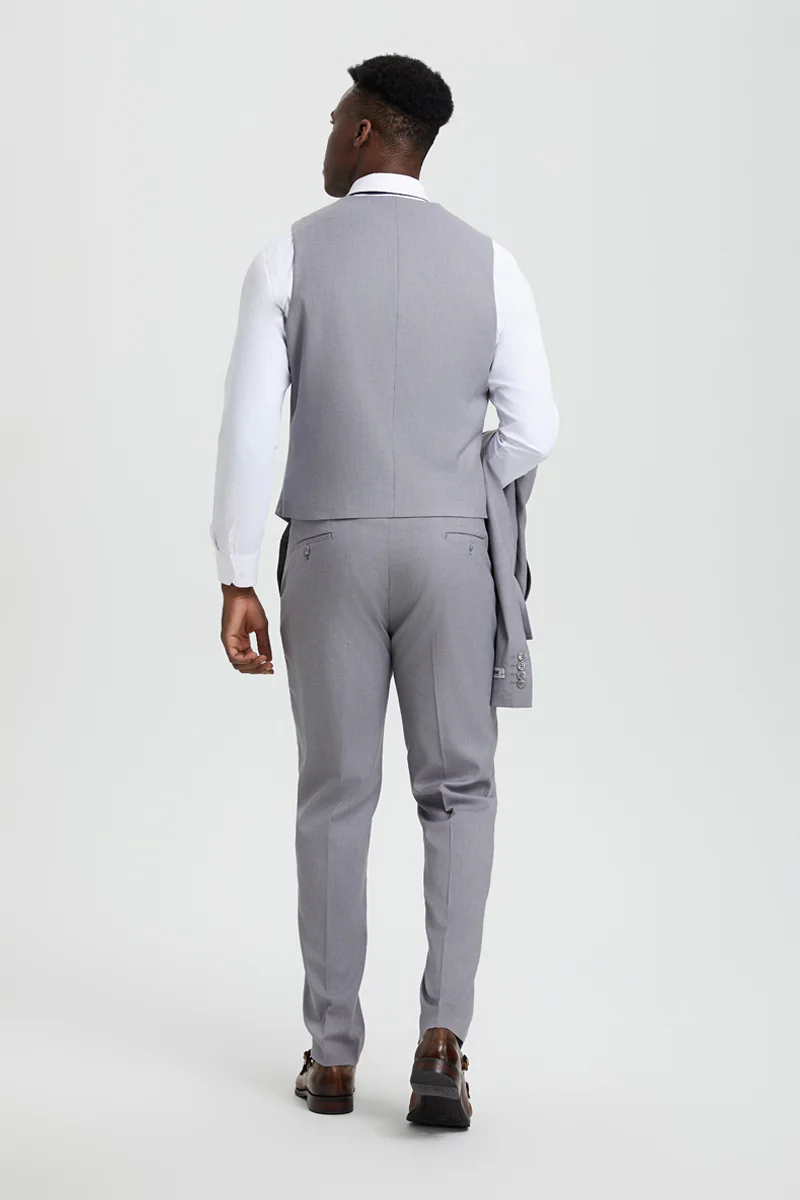 Men's Vested One Button Peak Lapel Stacy Adams Designer Suit in Light Grey - Image 3